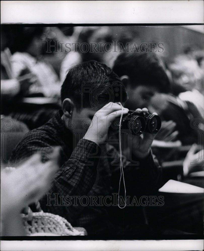 1963 Press Photo Binoculars - Historic Images