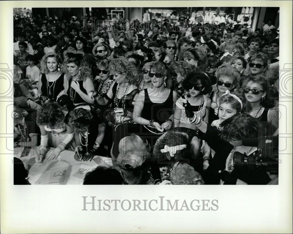 1985 Press Photo Book-a-like - Historic Images