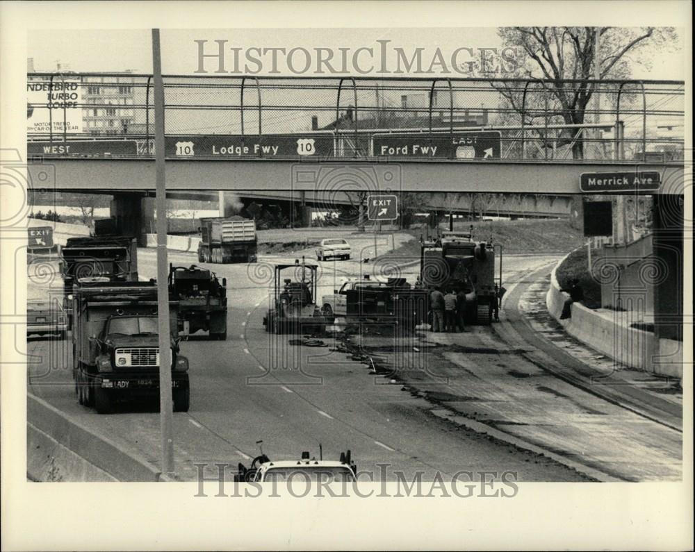 1987 Press Photo Lodge Freeway Construction Workers - Historic Images