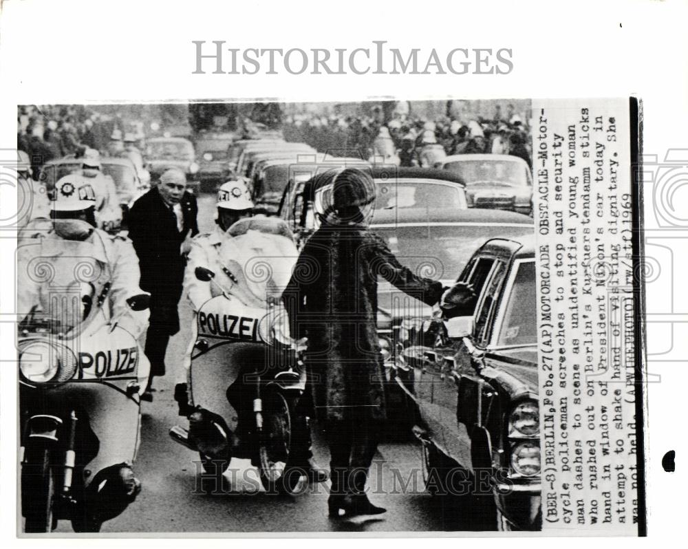 1996 Press Photo Motorcade Berlin Richard Nixon - Historic Images
