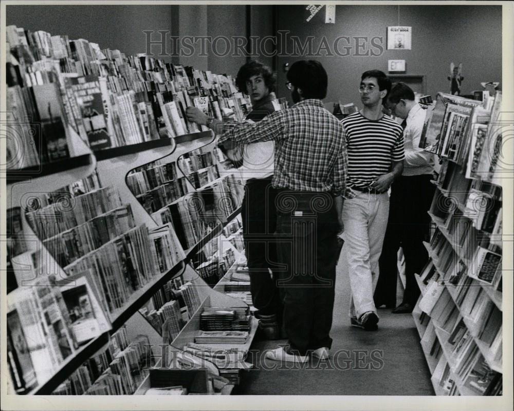 1978 Press Photo Magazine rack - Historic Images