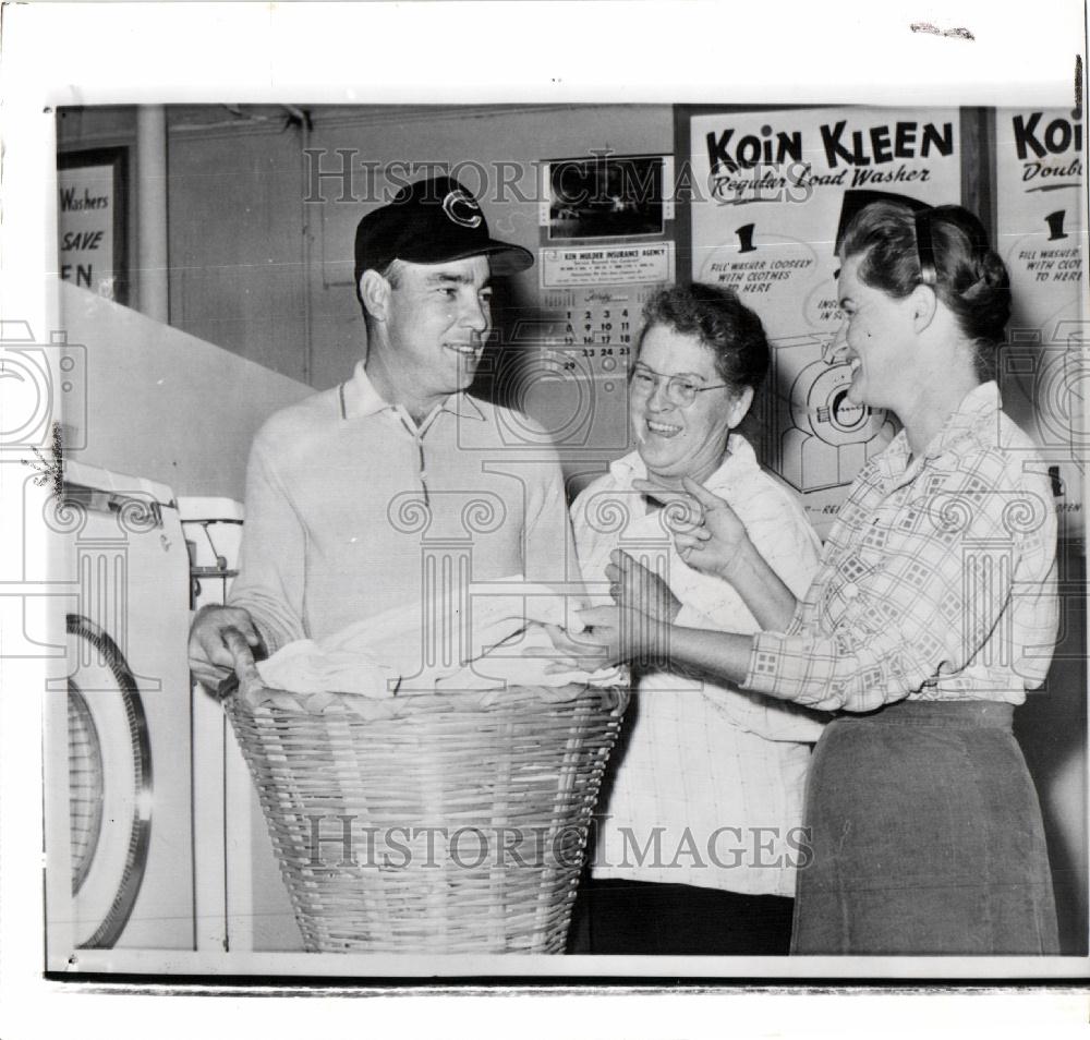 1960 Press Photo New cleanup man Johnny Temple - Historic Images