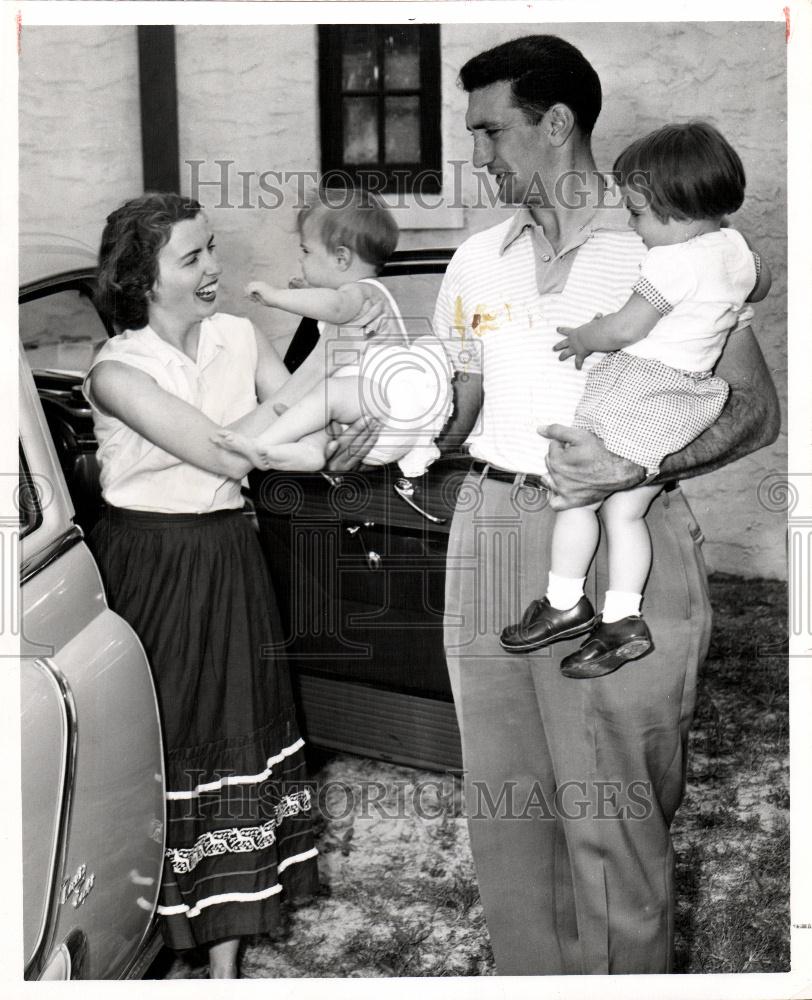 1954 Press Photo Ralph Braneas Mary Ellen Patty - Historic Images