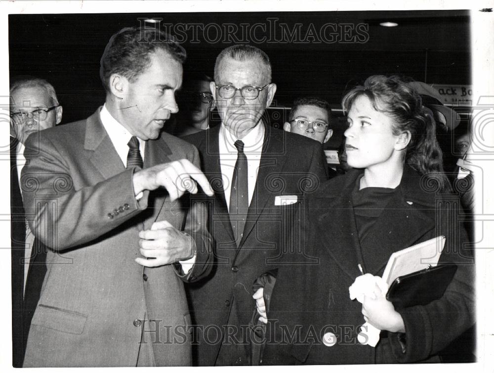 1959 Press Photo US Vice President Nixon reporter - Historic Images