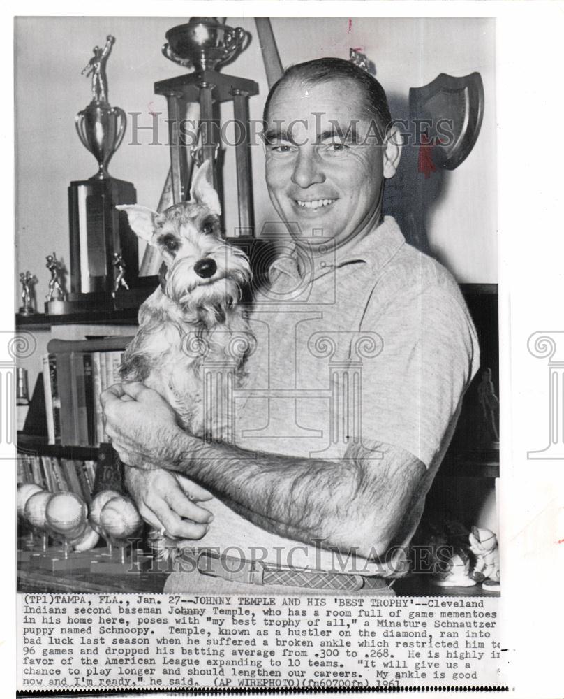 1961 Press Photo Johnny Temple Cleveland Indians dog - Historic Images