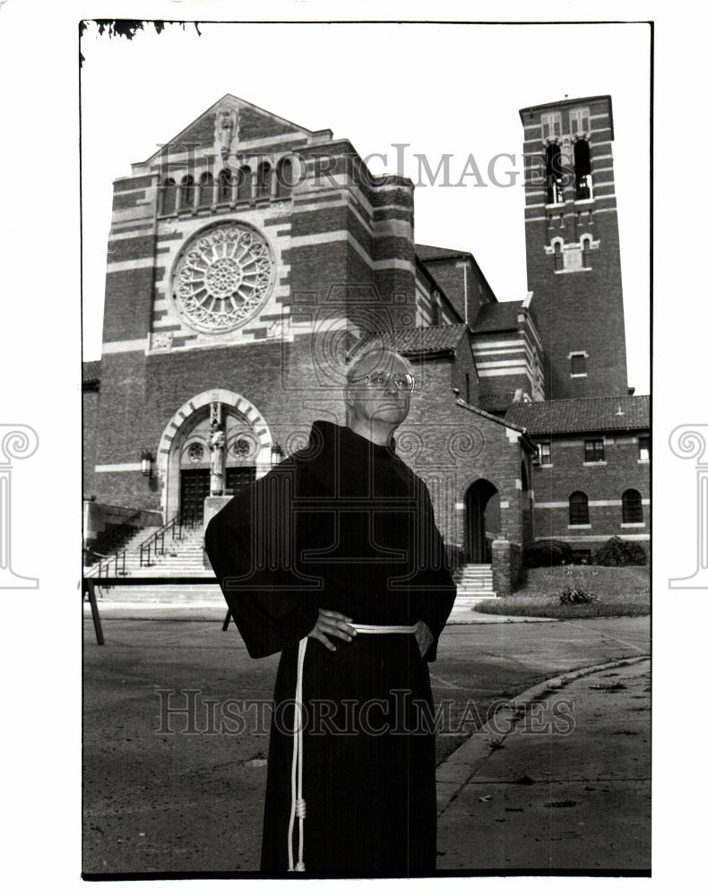 1992 Press Photo Father Tetreault Church - Historic Images