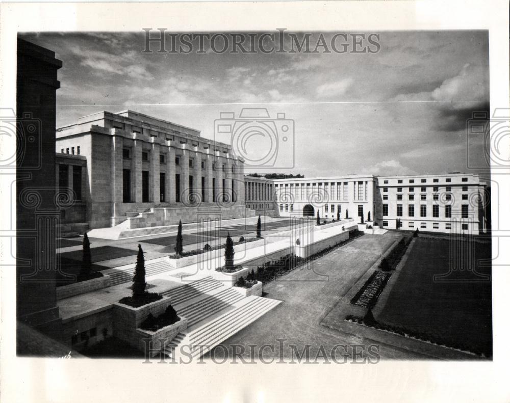 1946 Press Photo Men survived war years Geneva - Historic Images