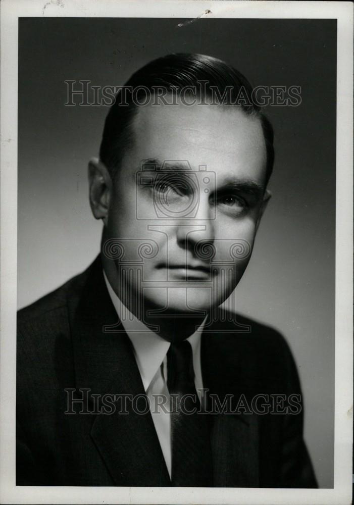 1960 Press Photo Hugh Daly Michigan Cons. Gas Co - Historic Images