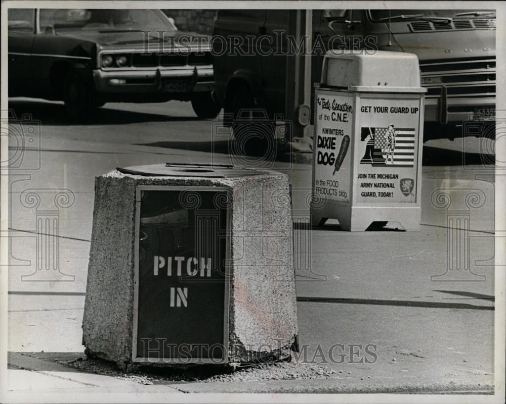 1978 Press Photo trash litter can environment ads waste - Historic Images