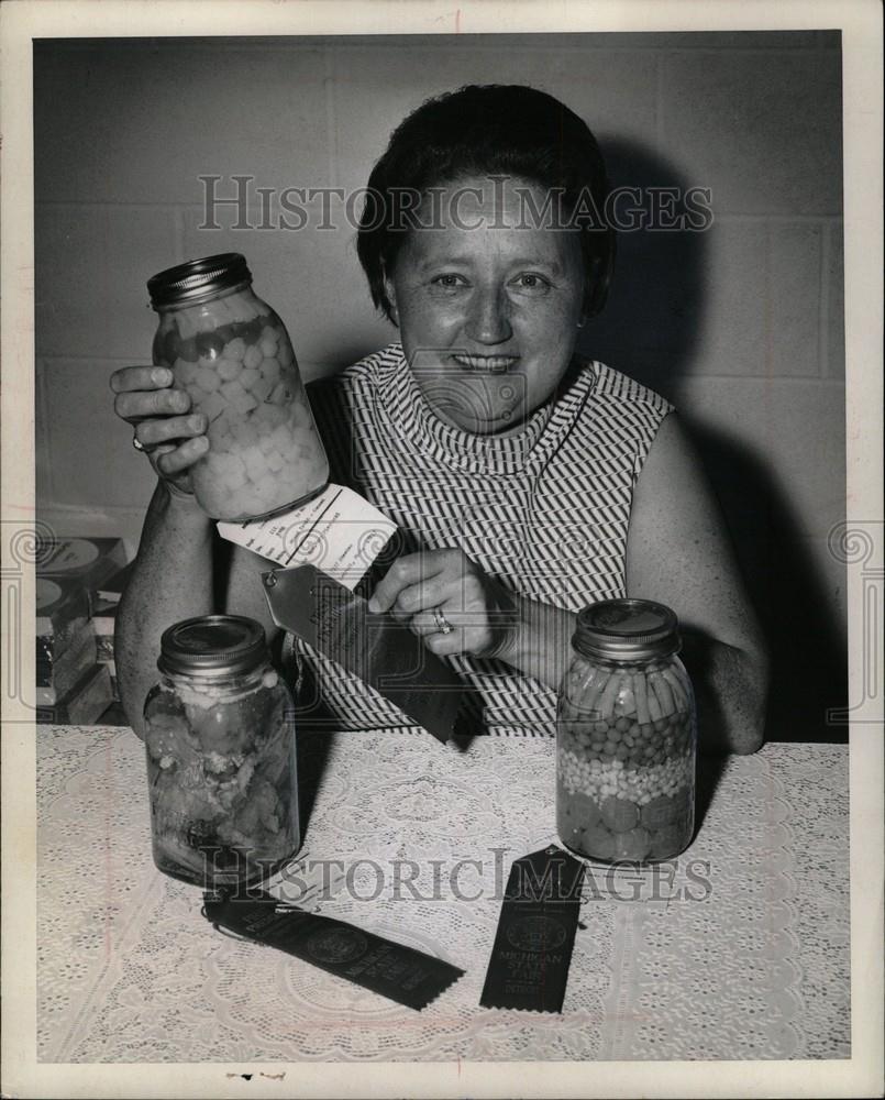 1969 Press Photo Mary Piechocki First Lady Homemaker - Historic Images