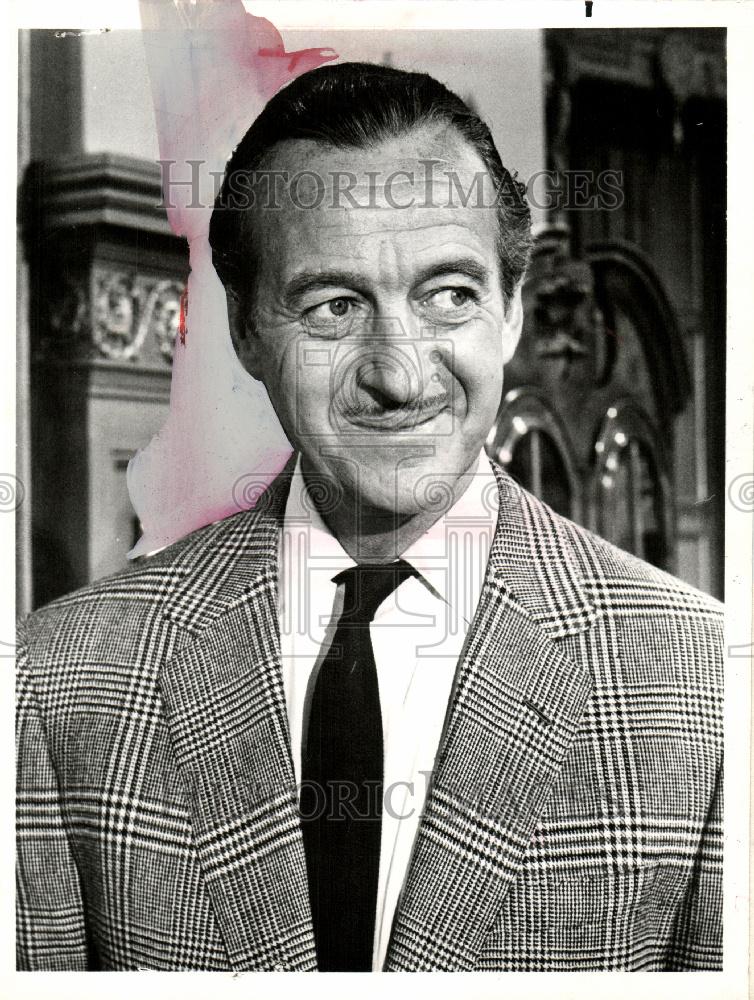 1974 Press Photo David Niven Actor Scotland Yard - Historic Images