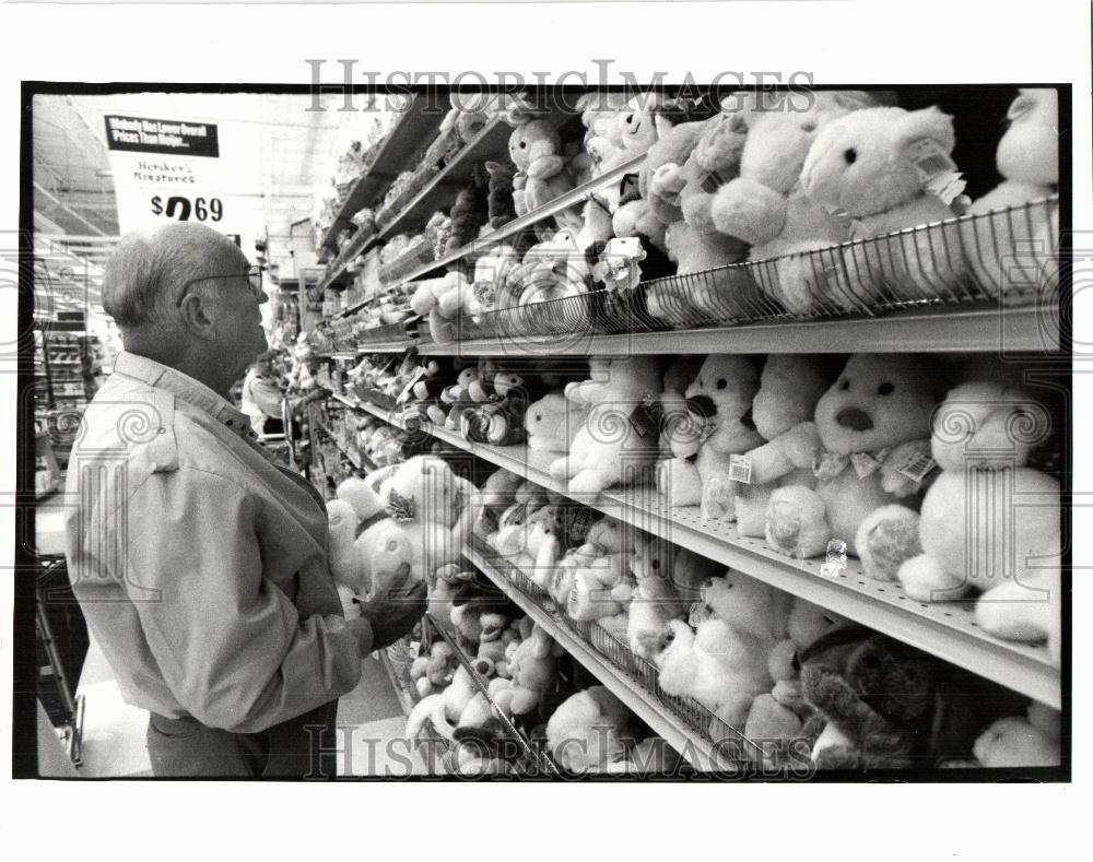 1993 Press Photo Wally Schmitt Meijer Roseville - Historic Images