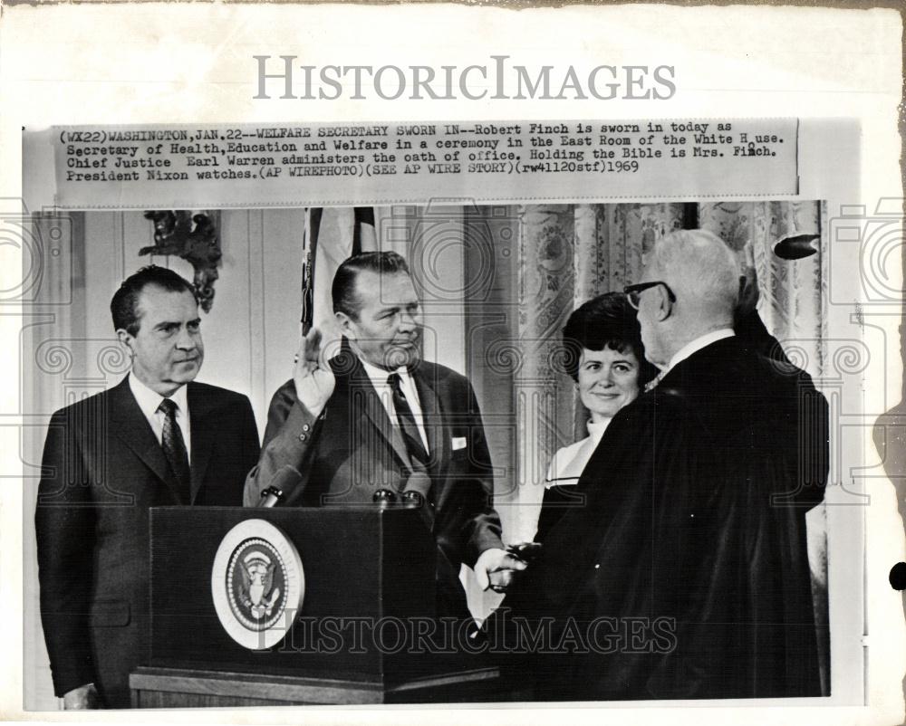 1969 Press Photo Robert Finch Richard Nixon Earl Warren - Historic Images