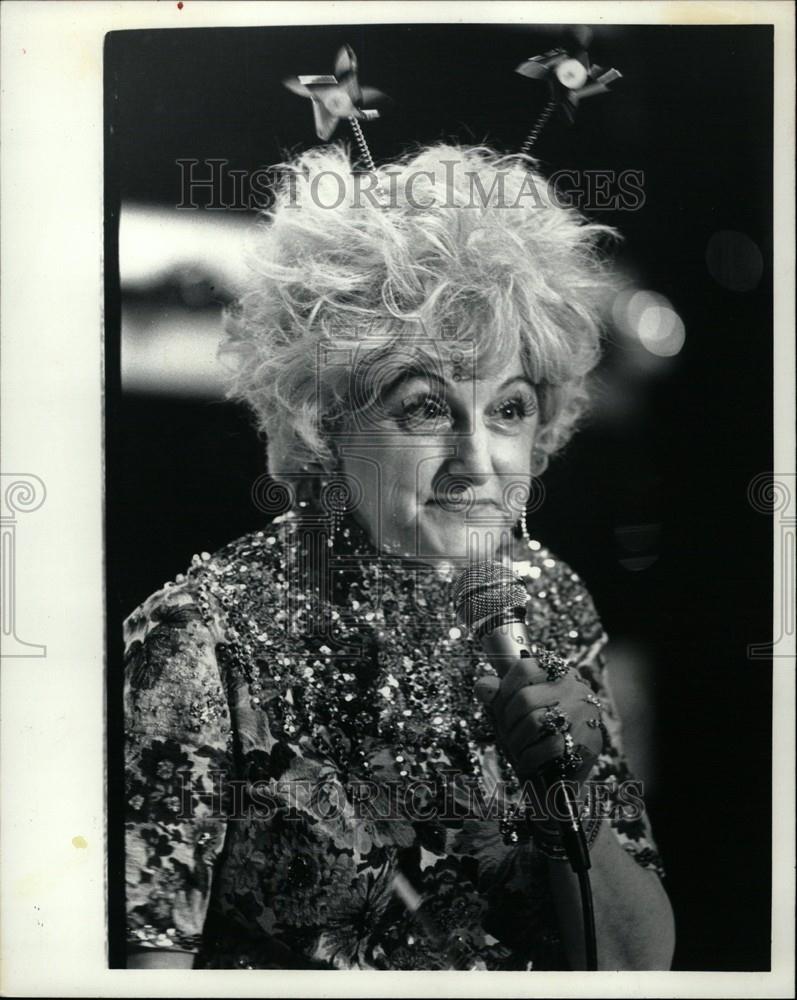 1972 Press Photo Alice Martinette plays Phyllis Diller - Historic Images