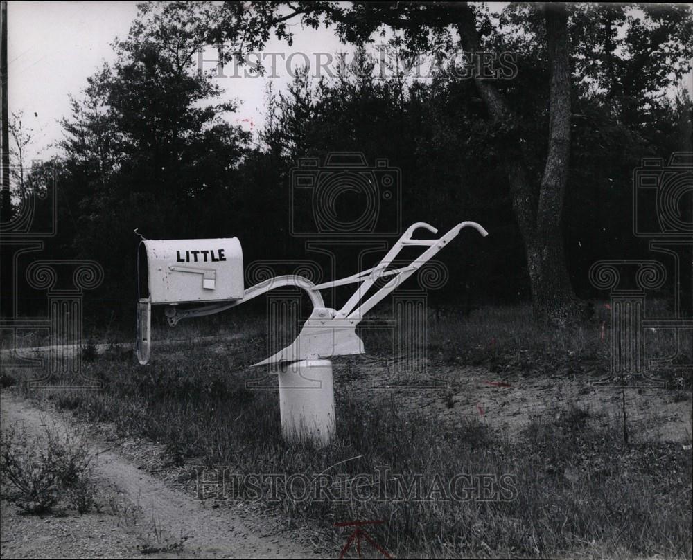 1966 Press Photo Little Family Sand Lake - Historic Images