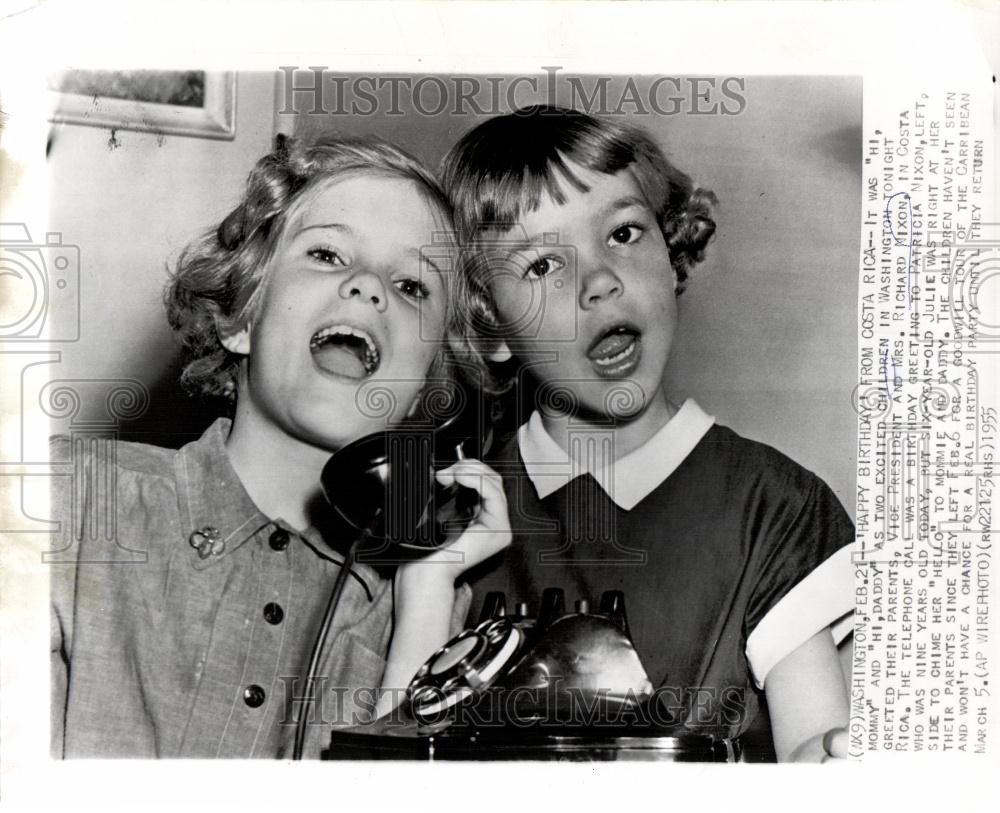 1955 Press Photo Richard Nixon Costa Rica children - Historic Images