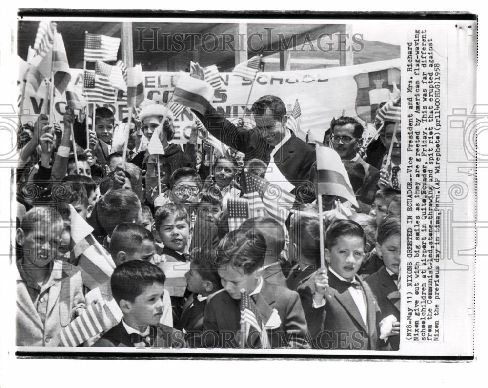 Press Photo Vice President Nixon Wife Ecuador - Historic Images