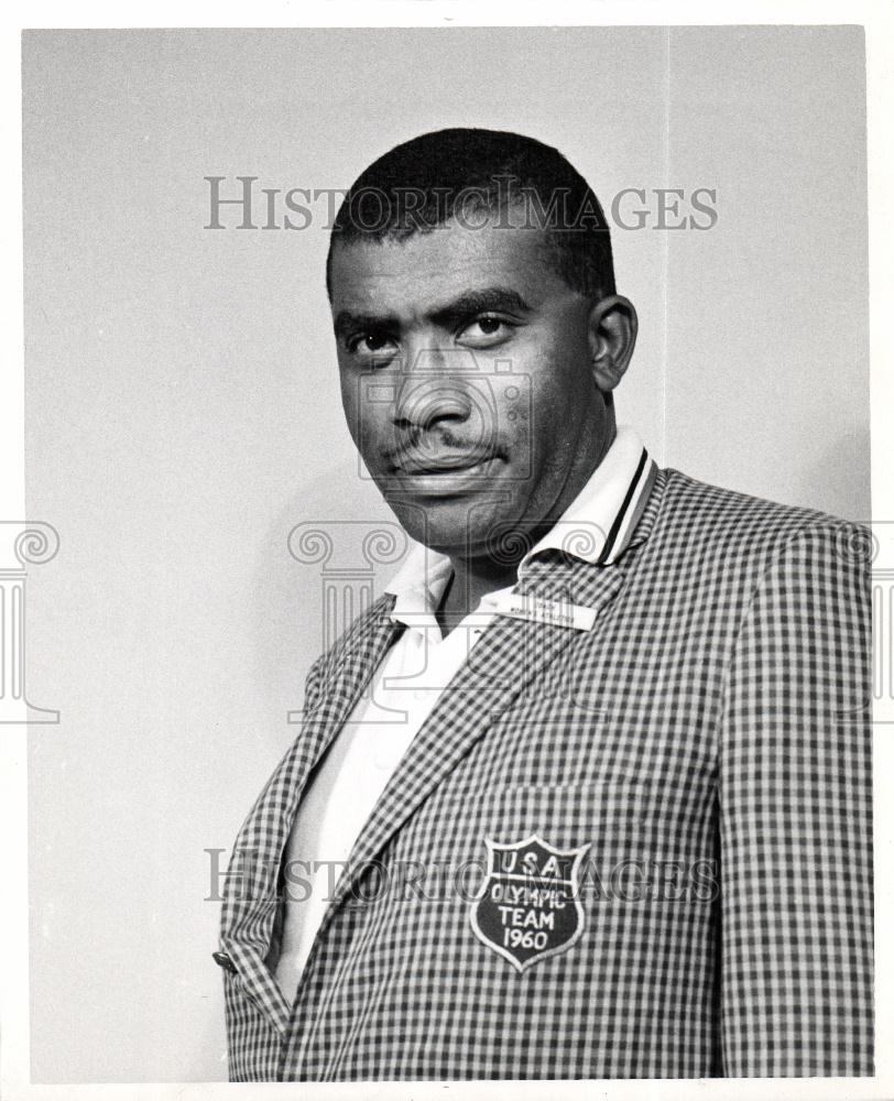 1960 Press Photo Ed Temple field pioneer coach - Historic Images