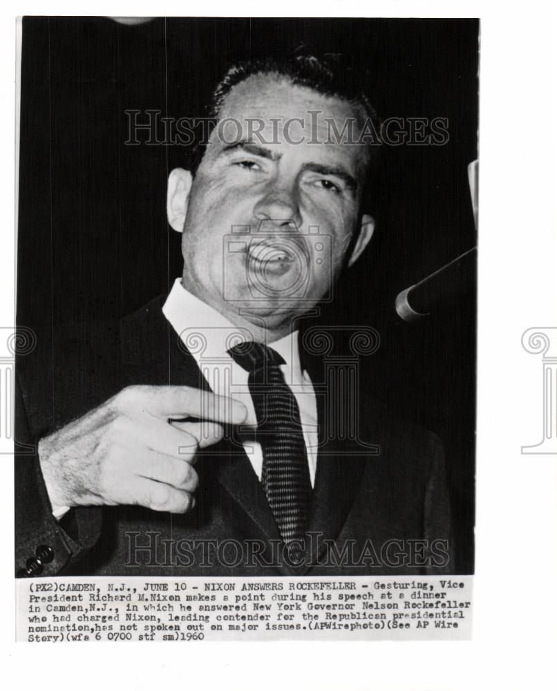 1960 Press Photo Richard Nixon gesturing Camden - Historic Images