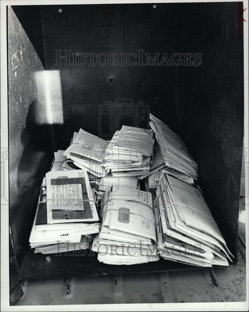 1982 Press Photo Mail Truck - Historic Images