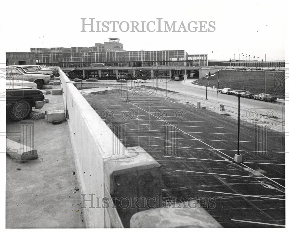 1966 Press Photo Metropolitan Airport Parking - Historic Images