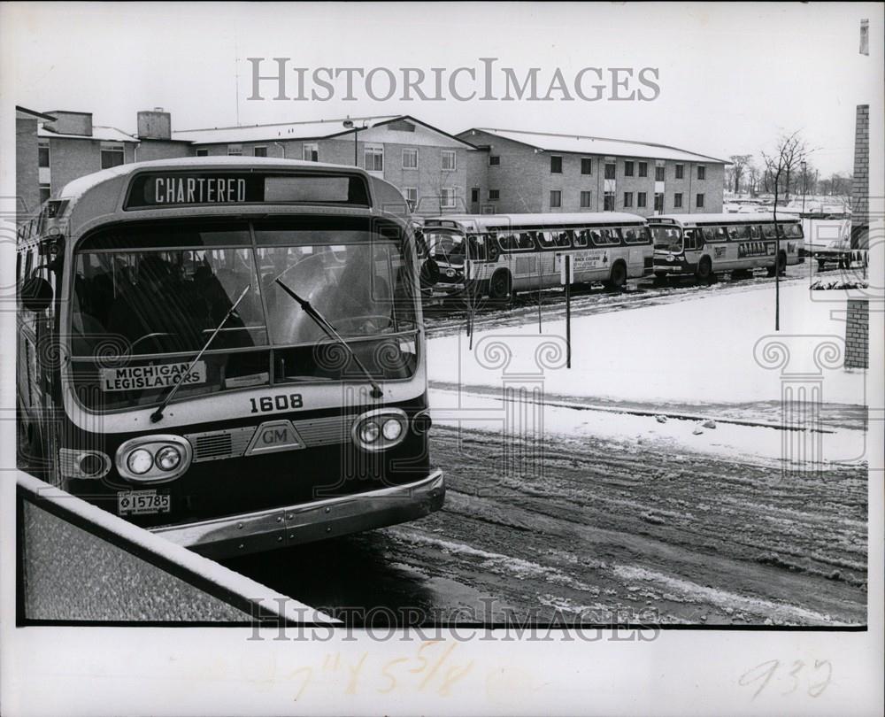 1964 Press Photo Cavalacade  buses  visitors Michigan - Historic Images