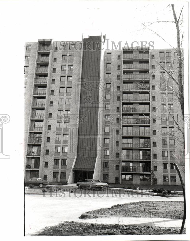 1976 Press Photo Apartment tower Harrison Township - Historic Images