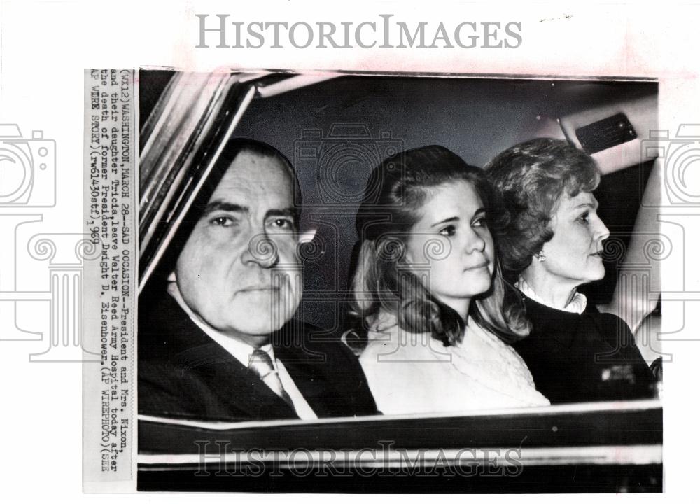 1969 Press Photo President Nixon Wife Eisenhower Death - Historic Images