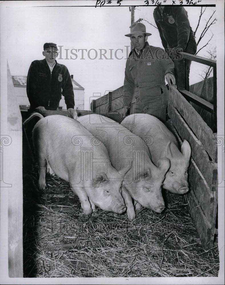 1956 Press Photo Frank Turner Akron Michigan - Historic Images