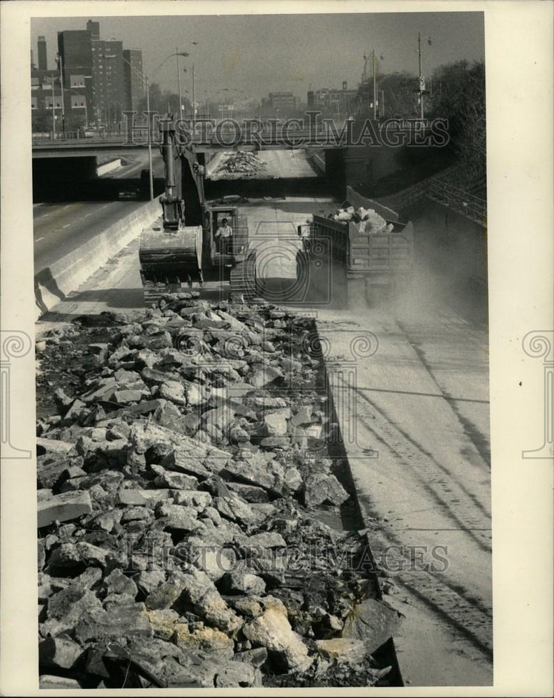 1987 Press Photo Michigan State recycle asphalt pavement - Historic Images