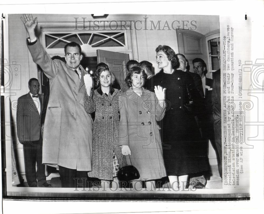 1960 Press Photo Vice President Nixon Pat  Detroit - Historic Images