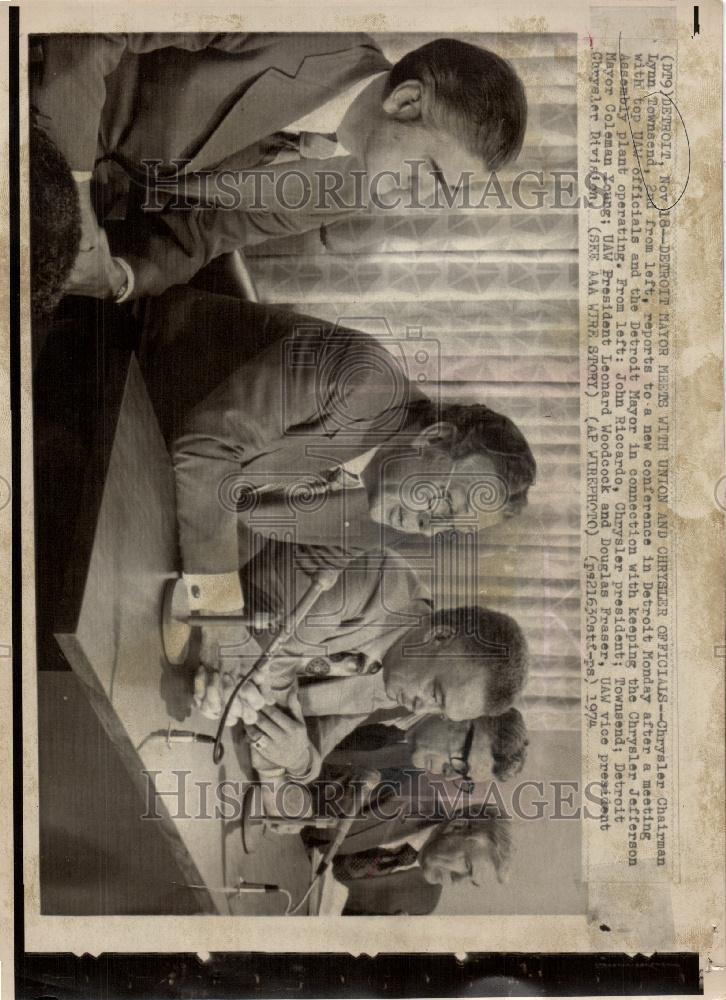 1974 Press Photo Coleman Young Mayor Detroit UAW - Historic Images