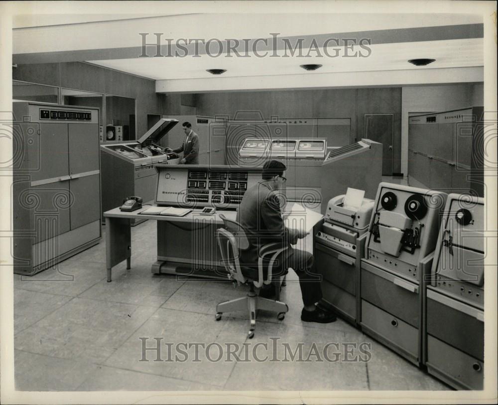 1966 Press Photo Michigan National Bank Processing - Historic Images