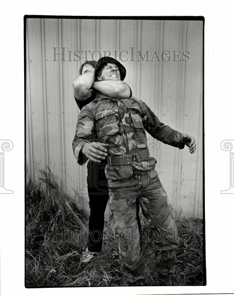 1985 Press Photo Jim McCune Mike mercenary training - Historic Images