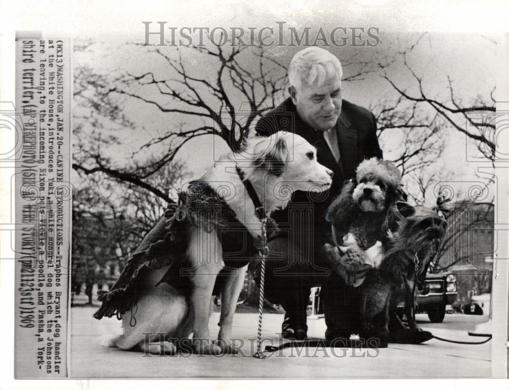 1969 Press Photo Traphes Bryant dog handler White House - Historic Images