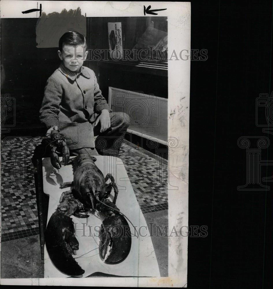 1992 Press Photo Boy with Lobster - Historic Images