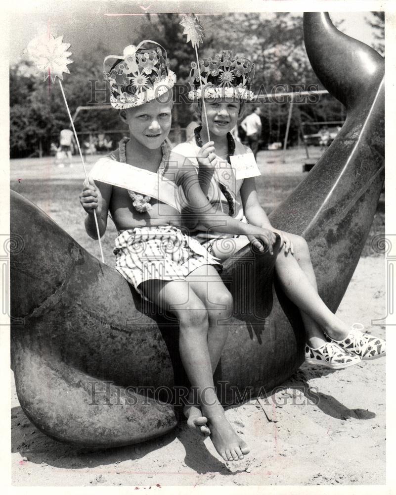 1966 Press Photo Crown prince Metropolitan Beach - Historic Images