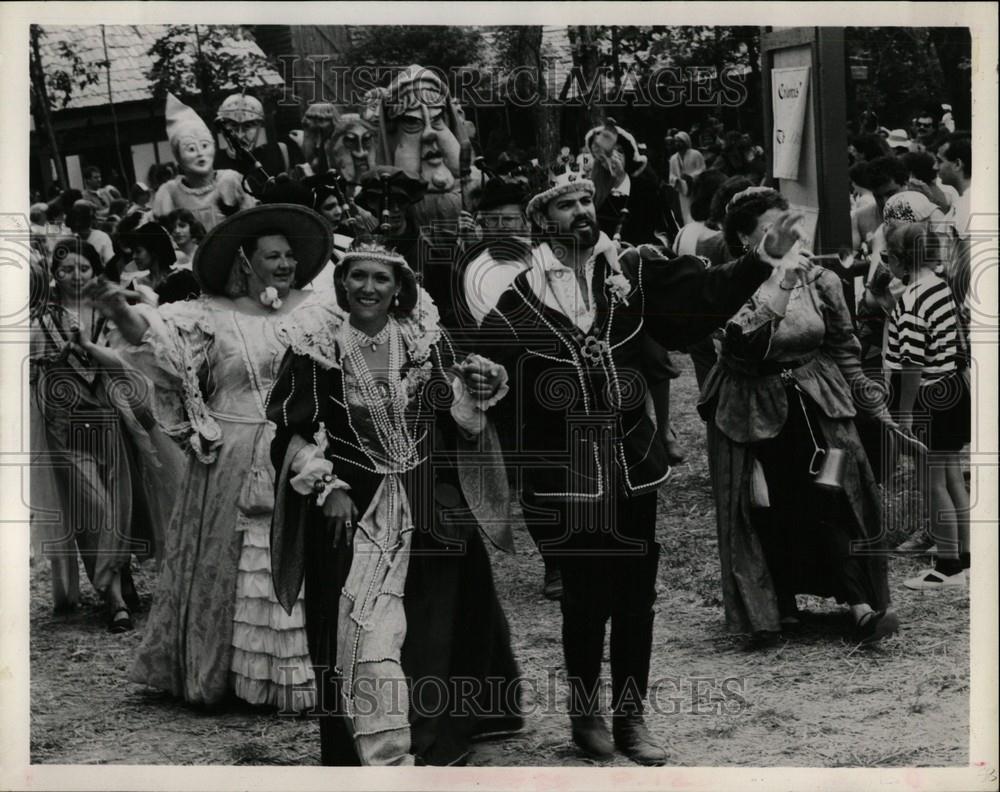 1992 Press Photo Michigan Renaissance Festival opens - Historic Images