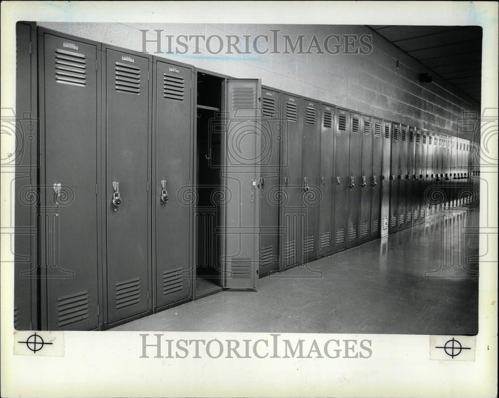 1989 Press Photo locker storage compartment security - Historic Images