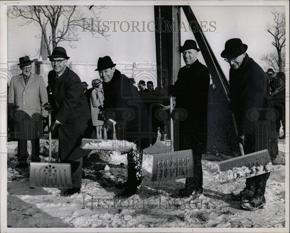 1964 Press Photo Detroit Trade Center Treasury - Historic Images