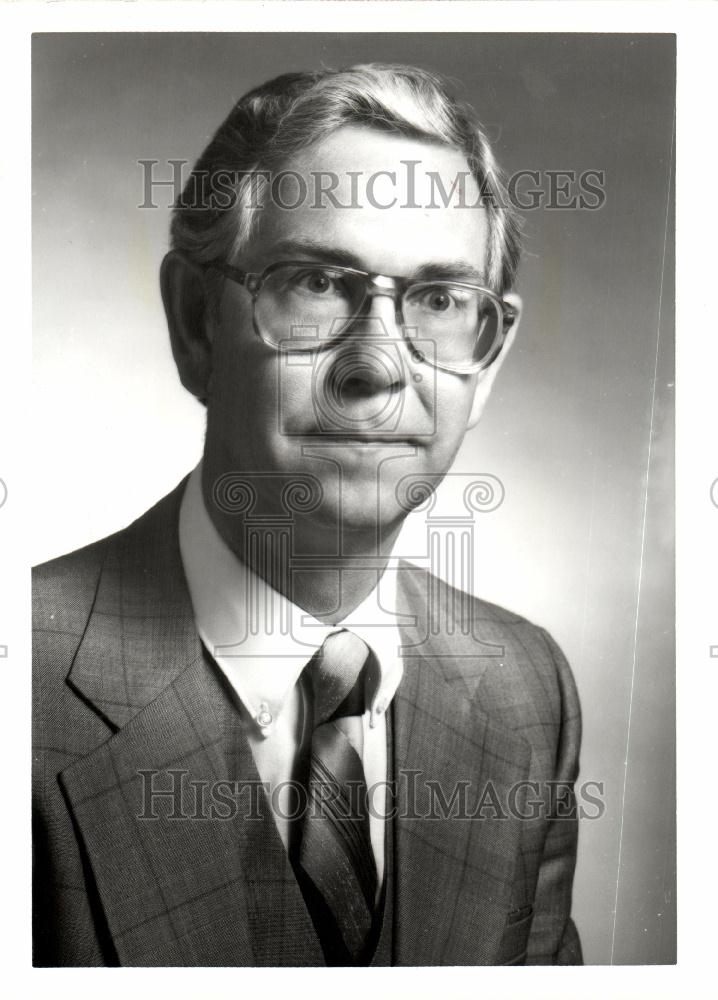 1985 Press Photo Roger E. Davis Kmart Corp. Executive - Historic Images