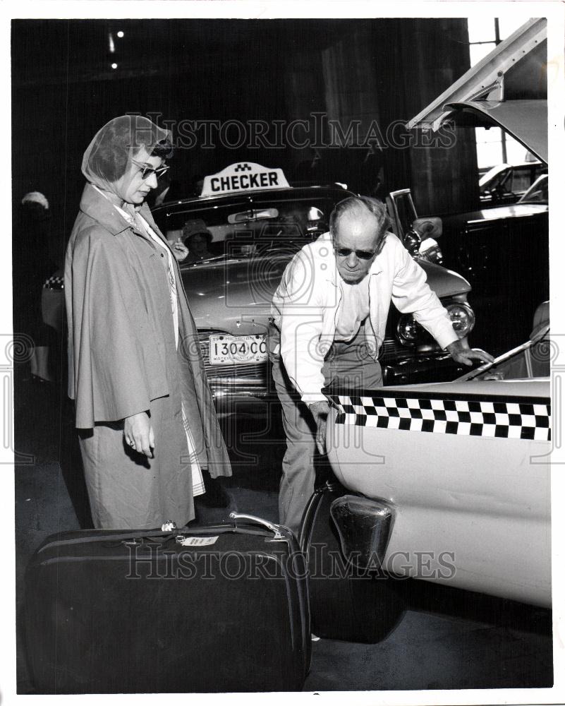 1962 Press Photo Alucky Met Ethel Green Opera cab - Historic Images