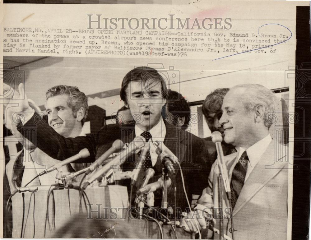 1976 Press Photo Edmund Gerald Jerry Brown Politician - Historic Images