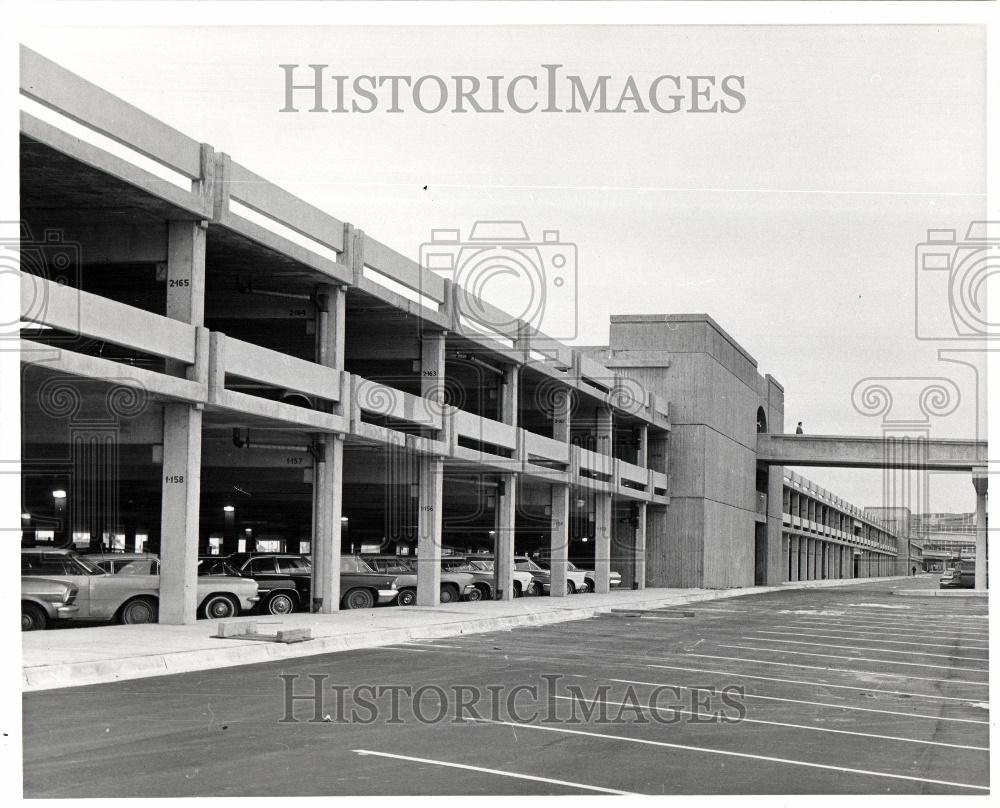 1968 Press Photo Metropolitan Airport parking - Historic Images