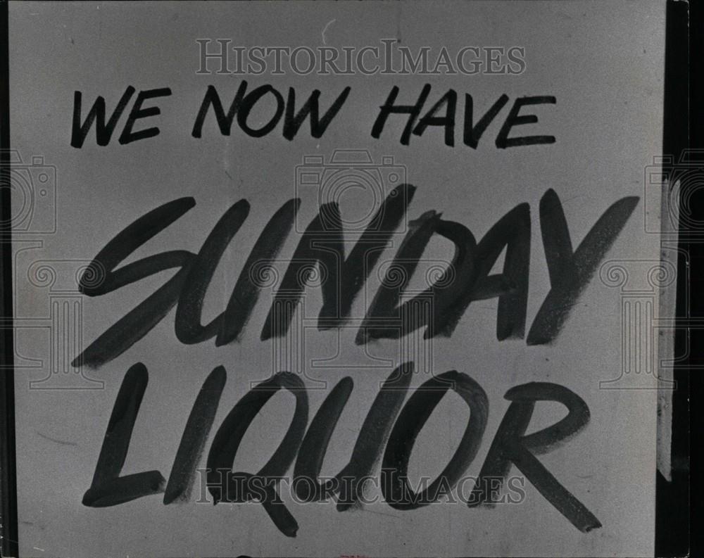 1970 Press Photo Liquor Sunday Mary Ann Weston Retail C - Historic Images