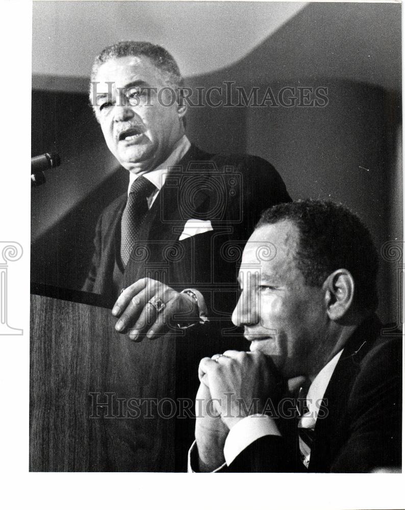 1977 Press Photo Coleman Young Ernest Brown mayor - Historic Images