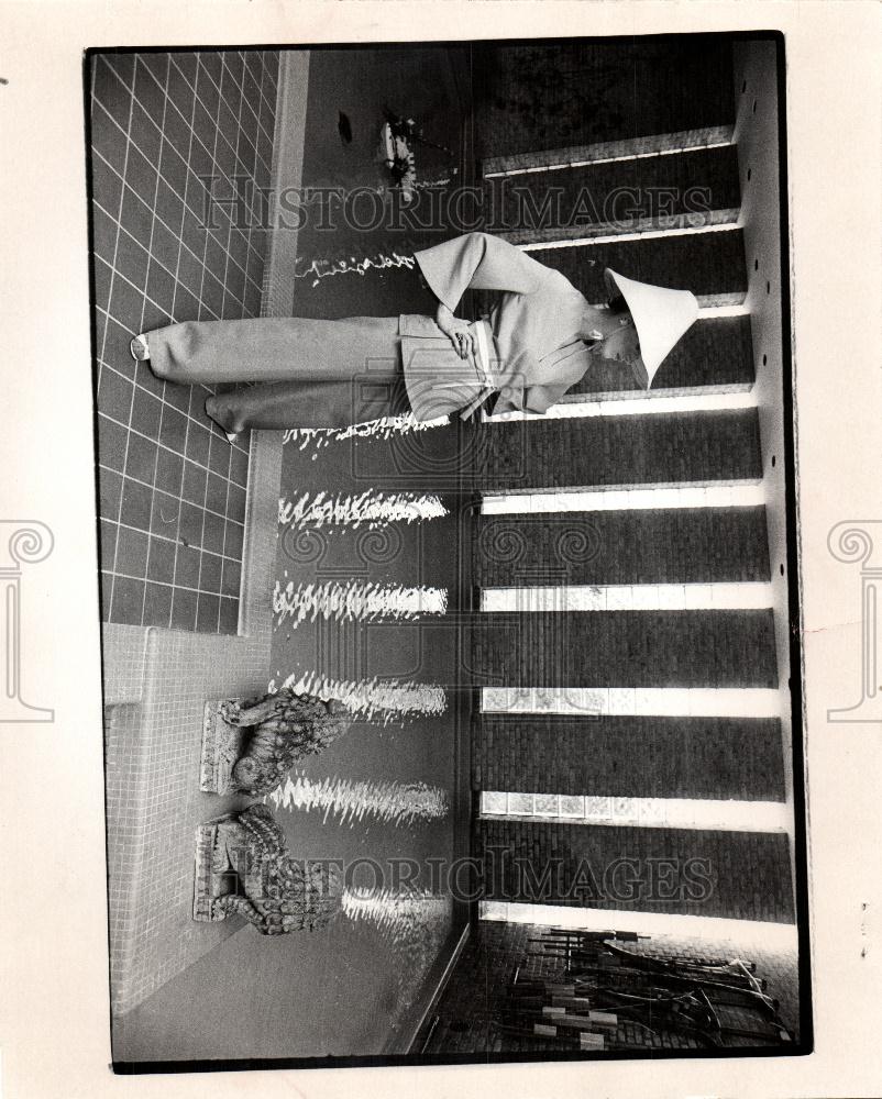 Press Photo Oriented Inspired fashions poolside - Historic Images