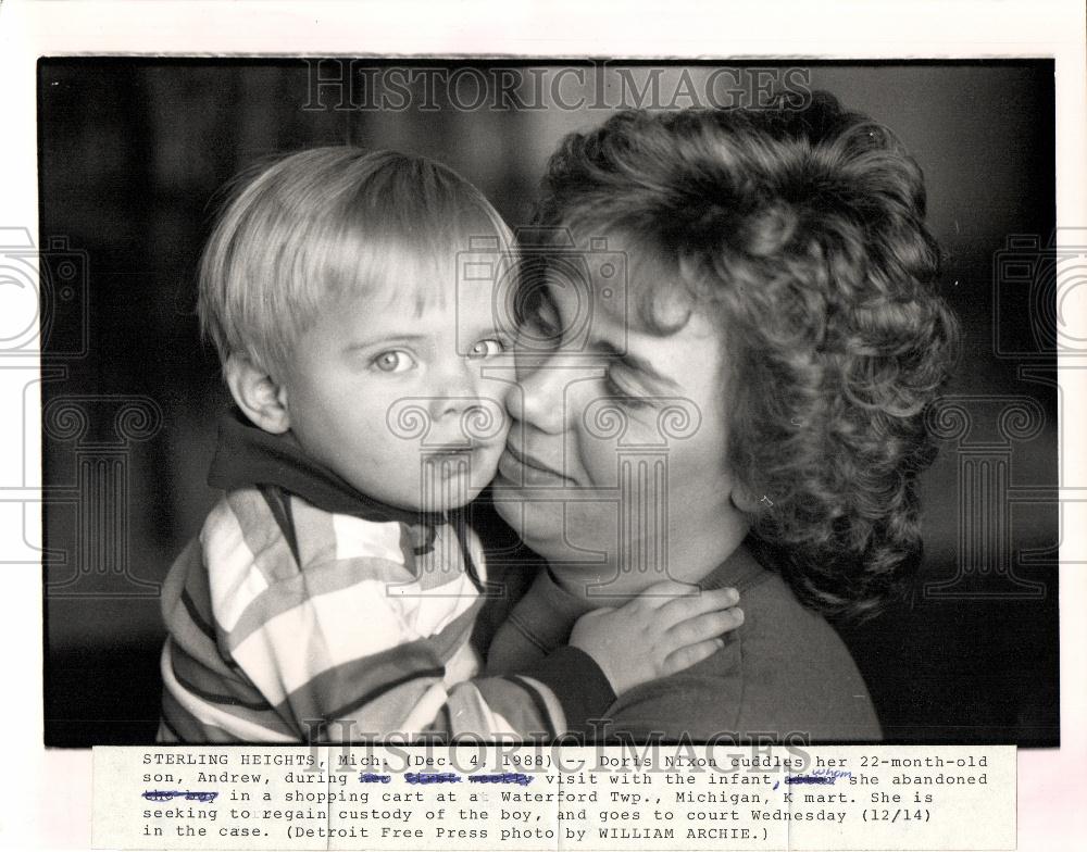 1988 Press Photo custody Doris Nixon shopping cart - Historic Images