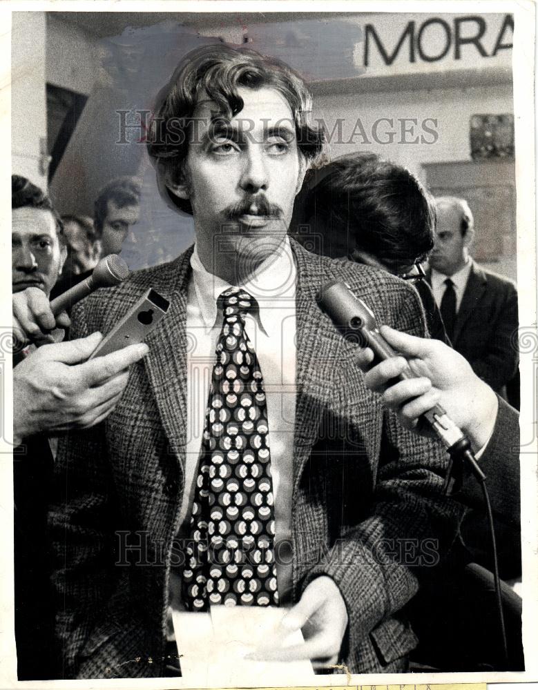 1977 Press Photo Sam Brown  New Mobilization Committee - Historic Images