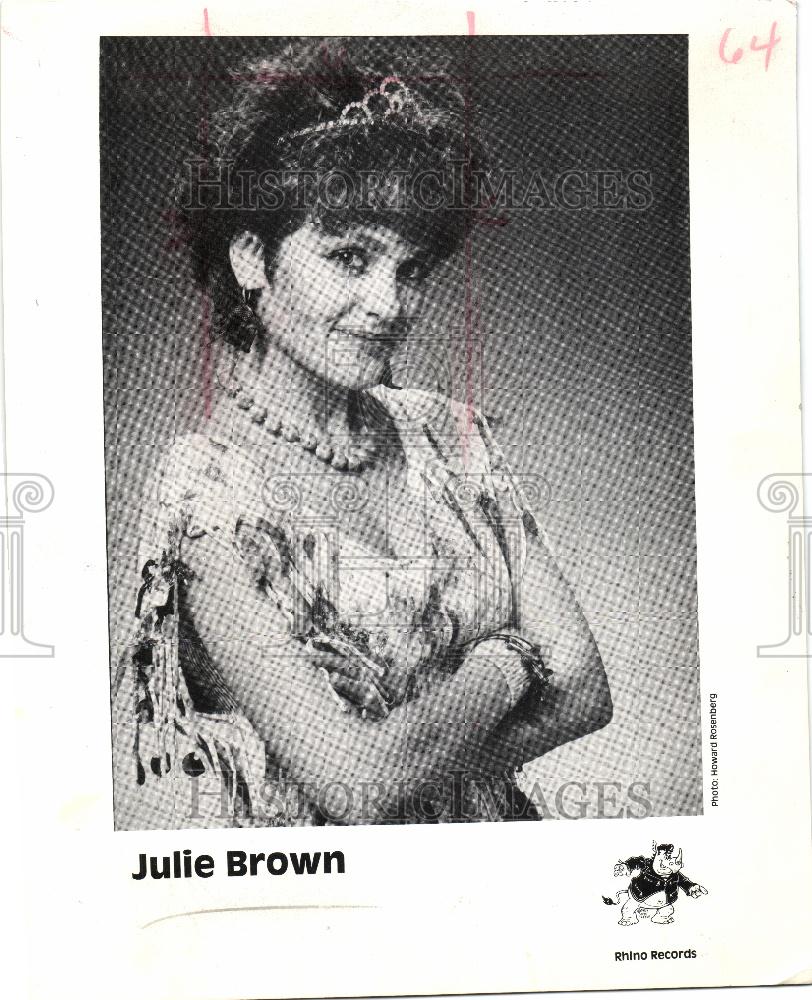 1985 Press Photo Julie Brown Actress Comedienne Singer - Historic Images